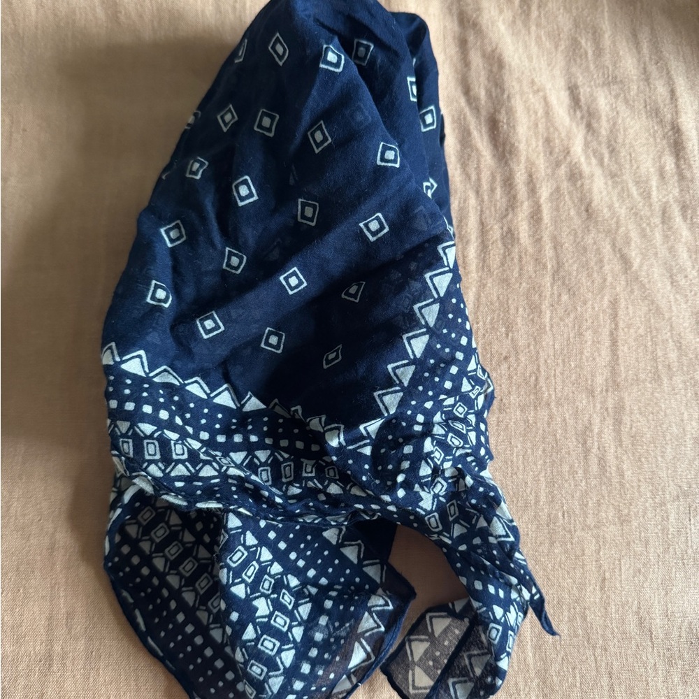 Madewell Navy and White Geometric Scarf